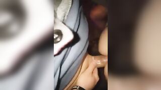 Sesso di gruppo al bar: moglie troia si fa sbattere da sconosciuti tra i tavoli