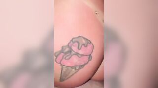 Video hard di mora social tatuata: si fa fottere come una zoccola da forum
