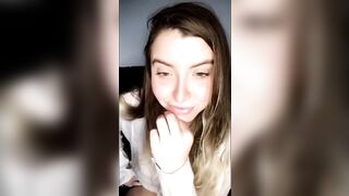 Brunetta in live: mutandine nuove pronte per essere strappate in diretta