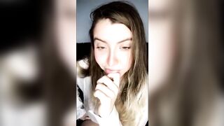 Brunetta in live: mutandine nuove pronte per essere strappate in diretta