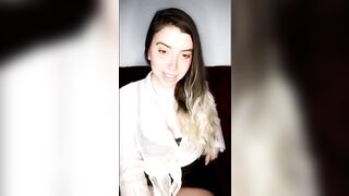 Brunetta in live: mutandine nuove pronte per essere strappate in diretta