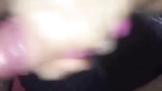 Vuole tutta la sborra in bocca la zoccoletta: ingoia come una vera troia affamata