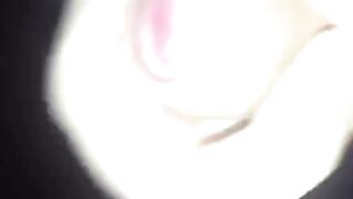 Vuole tutta la sborra in bocca la zoccoletta: ingoia come una vera troia affamata