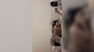 Alla mia troia non basta un cazzo: ne vuole tre e se li fa infilare tutti insieme