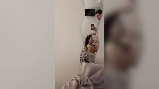 Alla mia troia non basta un cazzo: ne vuole tre e se li fa infilare tutti insieme