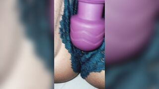 VEDIAMO COME USI IL VIBRATORE, TROIA...