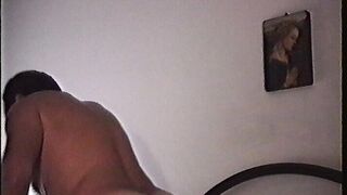 La troia gode col cazzo di lui tra le cosce