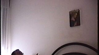 La troia gode col cazzo di lui tra le cosce