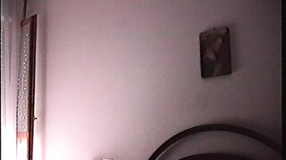 La troia gode col cazzo di lui tra le cosce