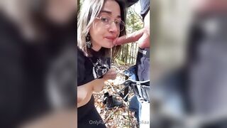 Pompino hot di Magnolia tra gli alberi