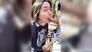 Pompino hot di Magnolia tra gli alberi