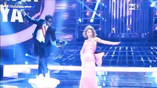 Veronica Maya Oops Tette in Diretta a Tale e Quale Show – Seno Fuori TV