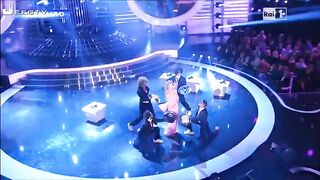 Veronica Maya Oops Tette in Diretta a Tale e Quale Show – Seno Fuori TV