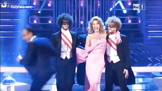 Veronica Maya Oops Tette in Diretta a Tale e Quale Show – Seno Fuori TV