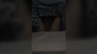 Mi tocco la figa e lui guarda