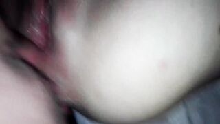 Sono una troia semplice e amo prenderlo nel culo