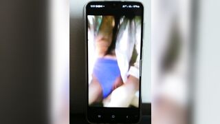 Iris81 gode a masturbarsi