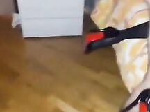 Cuckold brutale: moglie italiana sbattuta da due maschi sotto gli occhi del marito