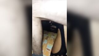 Cuckold brutale: moglie italiana sbattuta da due maschi sotto gli occhi del marito