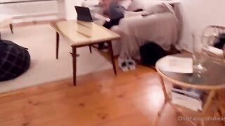 Anteprima del video: Cuckold live: la fidanzata glielo succhia a un altro sotto gli occhi del cornuto