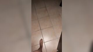 Anteprima del video: Mia moglie col rossetto rosso: sega e pompino POV da film porno