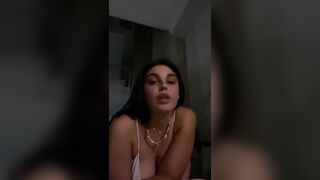 Asia Camerano in live a luci rosse coi suoi adoratori