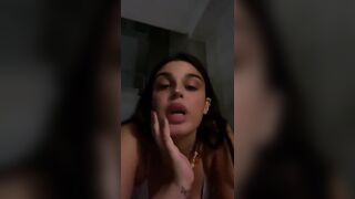 Asia Camerano in live a luci rosse coi suoi adoratori