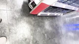 Anteprima del video: Rimorchio la bionda al supermercato: plug nel culo e sfondata senza pietà