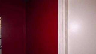 Anteprima del video: Marito cornuto consegna la moglie italiana al master per usarla a piacimento