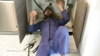 Anteprima del video: La mia fidanzata rossa ha aperto all’idraulico…