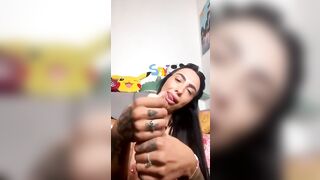 Bibi Santi fa uscire le tettone… che visione pazzesca