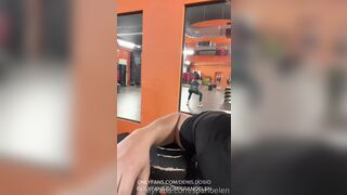 Anteprima del video: Elena scopata in palestra dal biondino sudato