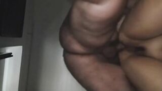 Il mio amico e mia moglie… io guardo senza fiato