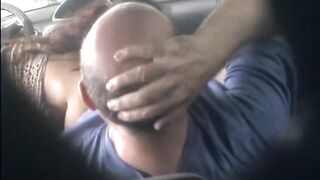 Anteprima del video: Mia moglie italiana in auto col vecchio… io guardo e lei ingoia