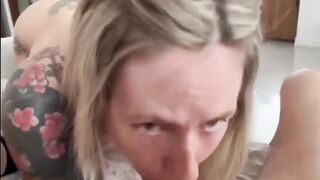 Il marito guarda mentre il bull la prende… lei gode da matti