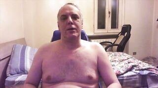 Anteprima del video: IL COMMENDATORE MILANESE, LA MOGLIE TROIA E L'AMICO AFRICANO - Barzelletta