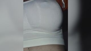 La mogliettina esce le sue tette