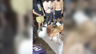 La bionda e la bruna troie italiane scopate dal gruppo