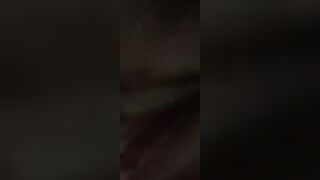 Troia si masturba per il bull