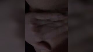 Troia si masturba per il bull