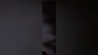 Troia si masturba per il bull