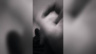 Sborrata potente sul pavimento