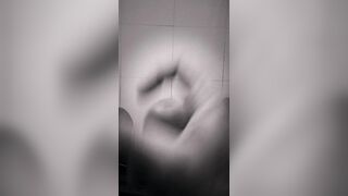 Sborrata potente sul pavimento