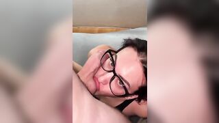 A casa di una amica conosciuta su Tinder