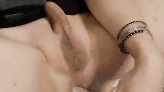 Gay Un bel dildo nel culo rotto