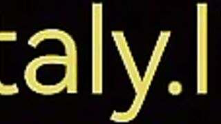 Mia moglie succhia un nero che la sfonda nei parcheggio