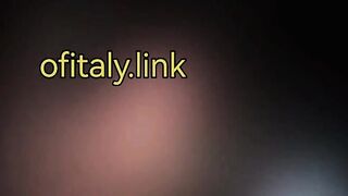 Mia moglie succhia un nero che la sfonda nei parcheggio