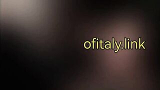 Mia moglie succhia un nero che la sfonda nei parcheggio