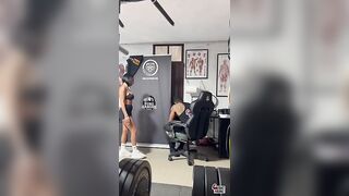 MILF italiana allenamento estremo in palestra con istruttore di body building