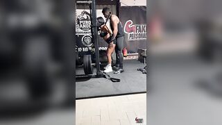 MILF italiana allenamento estremo in palestra con istruttore di body building